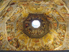 Роспись купола в соборе - Микеланджело, понятно...