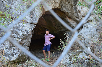В запрещенной пещере